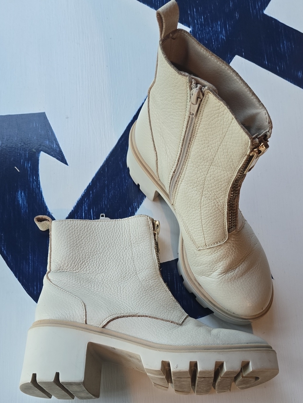 Antonio De Faria "Lola" Cream Pebblegrain Leather Lug Sole Ankle Boot Size 7.5